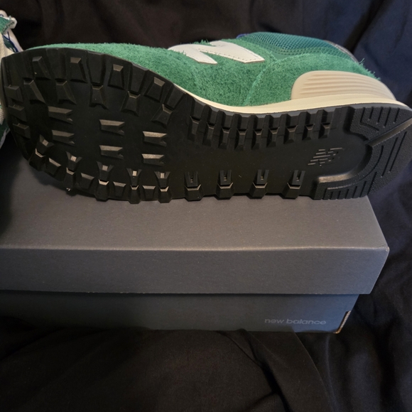 New Balance Unisex Green Sneakers - Picture 4 of 5